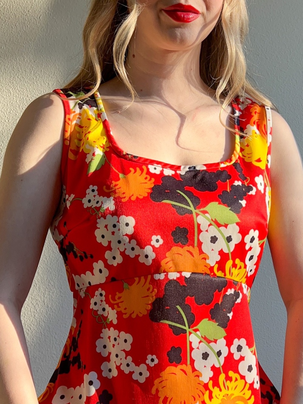 Vibrant Vintage 1960s Red Floral Midi Dress (L) - Picture 2 of 12